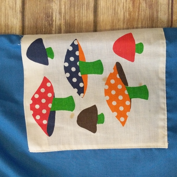 VTG Artistic Creation Red + Blue Apron w/Mushrooms - Picture 4 of 8